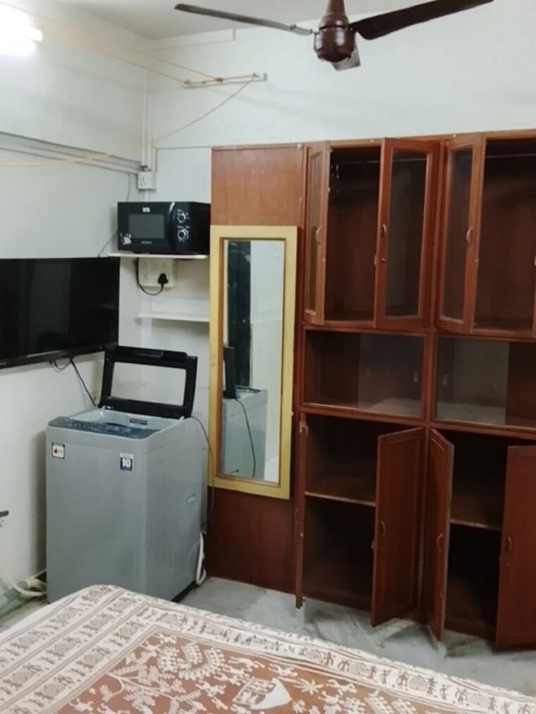 Bedroom, vile parle west 1 RK 200 Sq.Ft. Apartment In Vile Parle West Mumbai 9822701