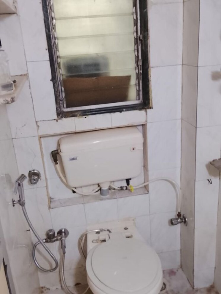 Bathroom, vile parle west 1 RK 200 Sq.Ft. Apartment In Vile Parle West Mumbai 9822701