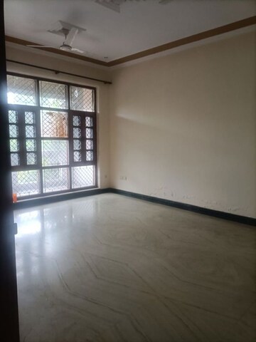 Room in 2.5 BHK Independent House at Sector 56 – for Rent