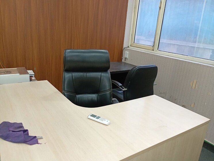 Team Area, arv-park Commercial Office Space 750 Sq.Ft. In Sector 63 Noida 9822888