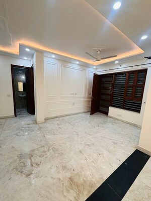 Room in 3 BHK Builder Floor at Sector 46 – for Rent