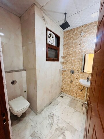 Bathroom in 3 BHK Builder Floor at Sector 46 – for Rent