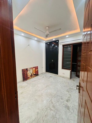 Room in 3 BHK Builder Floor at Sector 46 – for Rent