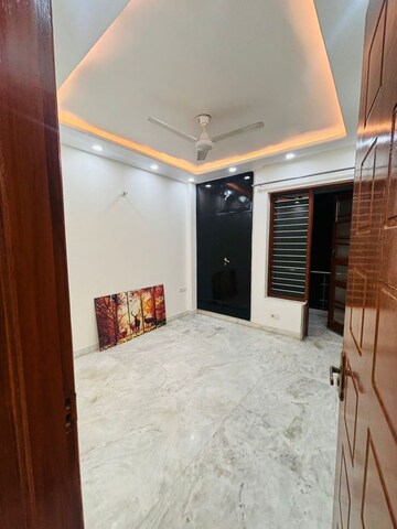 Room in 3 BHK Builder Floor at Sector 46 – for Rent