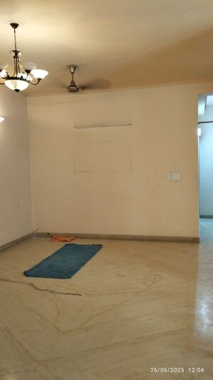 Room in 4 BHK Builder Floor at Green Fields Colony – for Sale