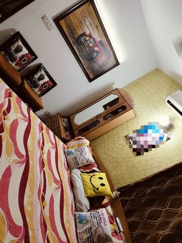 Room in 2 BHK Apartment at Jaipurias Sunrise Greens Zirakpur, Vip Road – for Rent