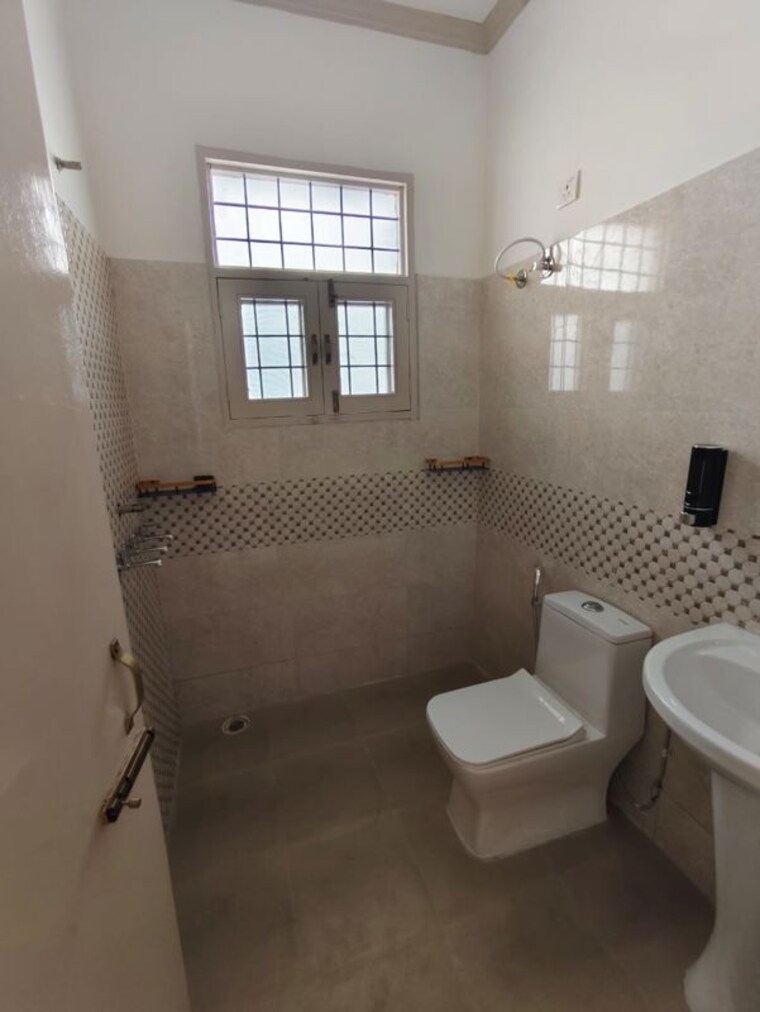 Bathroom, malwa-escon-primera 3 Bedroom 1900 Sq.Ft. Apartment In International Airport Road Zirakpur 9823619