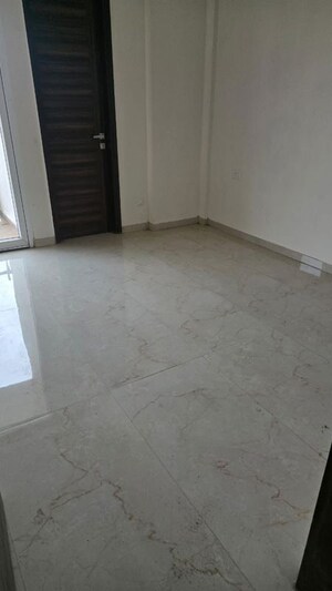 Room in 3 BHK Apartment at Smart World Gems, Sector 89 – for Rent