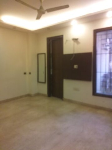 Room in 3 BHK Builder Floor at East Patel Nagar – for Rent