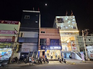  Showroom – Exterior View View at Mobarlipet - for Rent