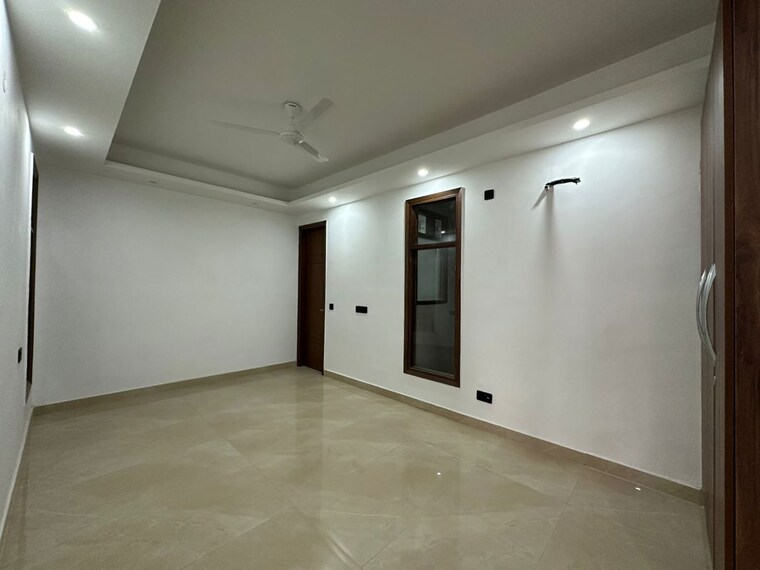Room, saket 3 Bedroom 18000 Sq.Ft. Builder Floor In Saket Delhi 9824097