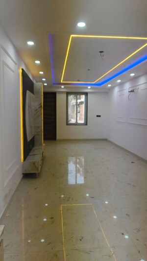 Building Lobby in 3 BHK Builder Floor at Janakpuri – for Rent