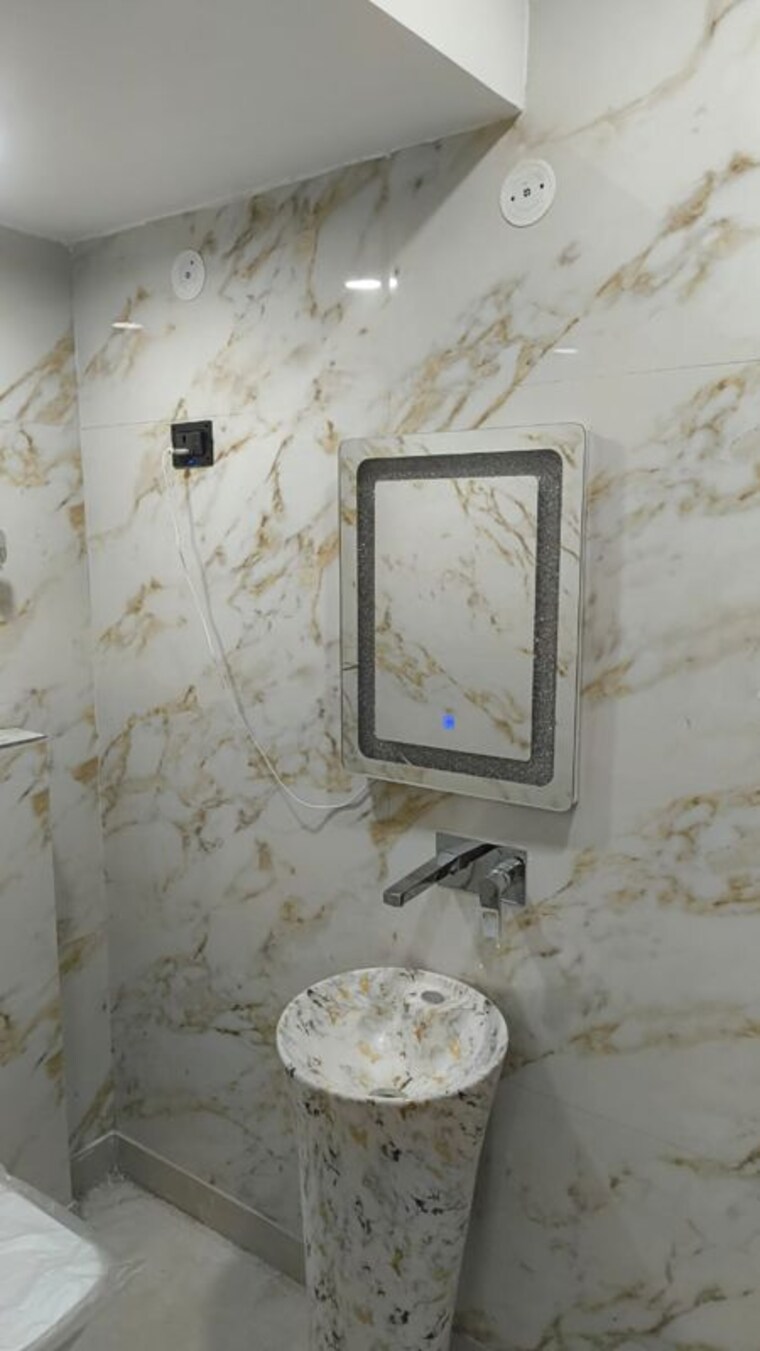 Bathroom, janakpuri 3 Bedroom 1200 Sq.Ft. Builder Floor In Janakpuri Delhi 9824106