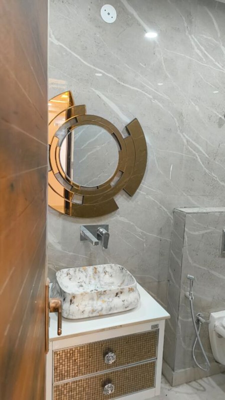 Bathroom, janakpuri 3 Bedroom 1200 Sq.Ft. Builder Floor In Janakpuri Delhi 9824106