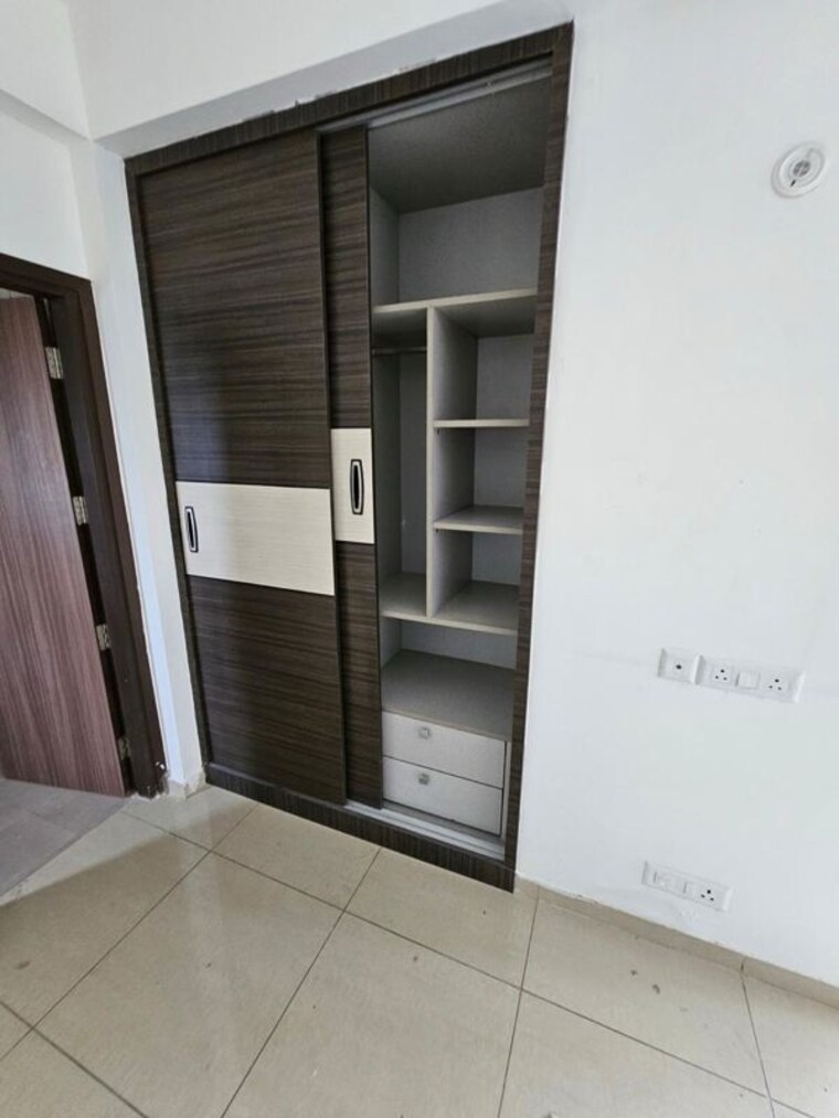 Room, gulshan-botnia 3 Bedroom 1370 Sq.Ft. Apartment In Sector 144 Noida 9675746