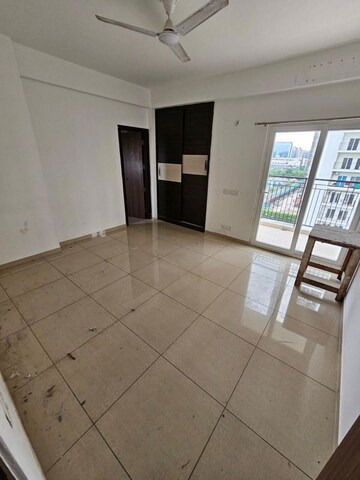 Room in 3 BHK Apartment at Gulshan Botnia, Sector 144 – for Sale