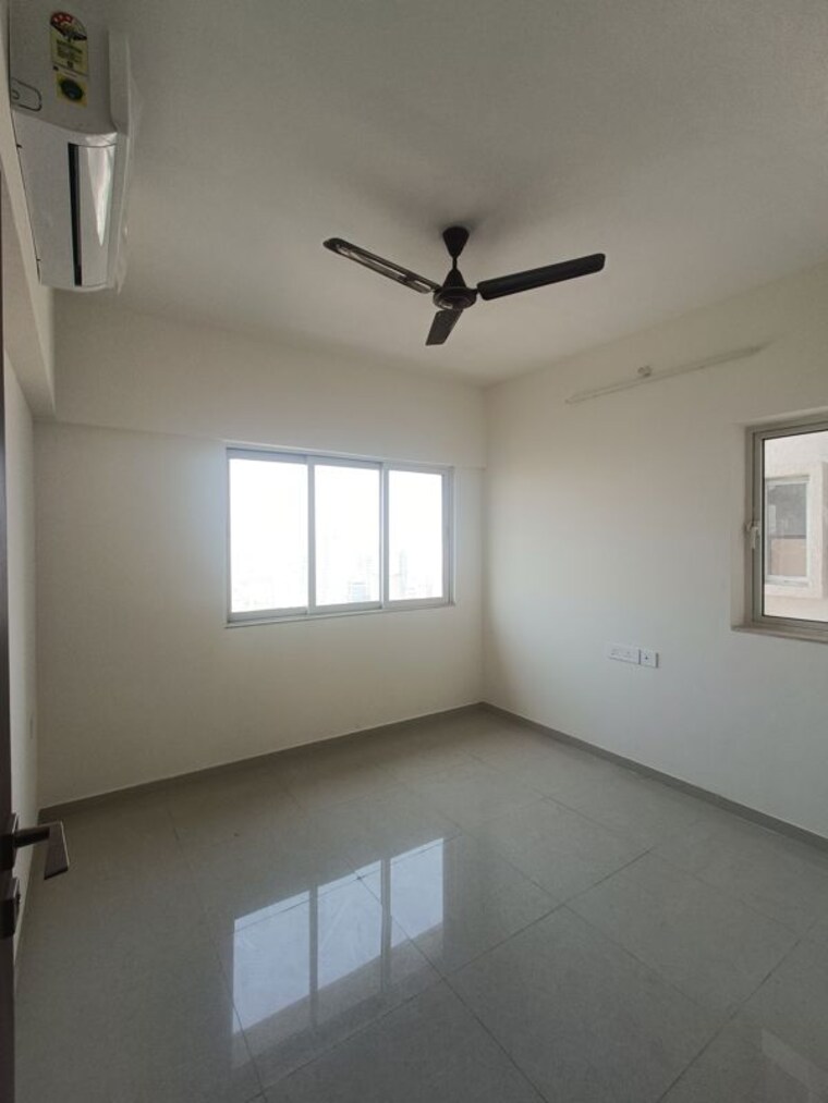 Room, omkar-signet 1 Bedroom 388 Sq.Ft. Apartment In Malad East Mumbai 9824296