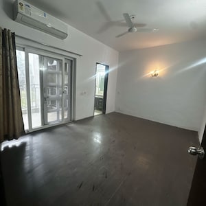 Room in 3.5 BHK Apartment at Spaze Privy, Sector 72 – for Sale