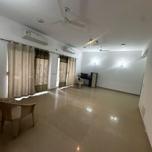 Room in 3.5 BHK Apartment at Spaze Privy, Sector 72 – for Sale