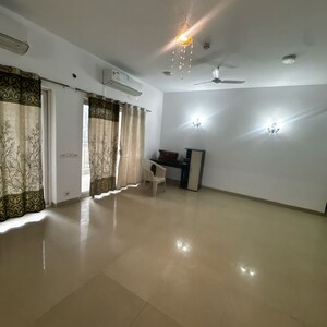 Room in 3.5 BHK Apartment at Spaze Privy, Sector 72 – for Sale