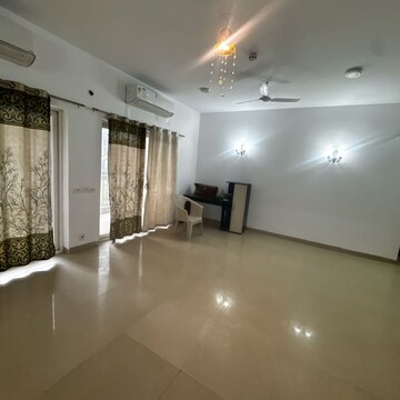 Room in 3.5 BHK Apartment at Spaze Privy, Sector 72 – for Sale