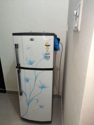 Furnished Amenities in 1 BHK Apartment at Kishor Sukur Enclave A, Ghodbunder Road – for Rent