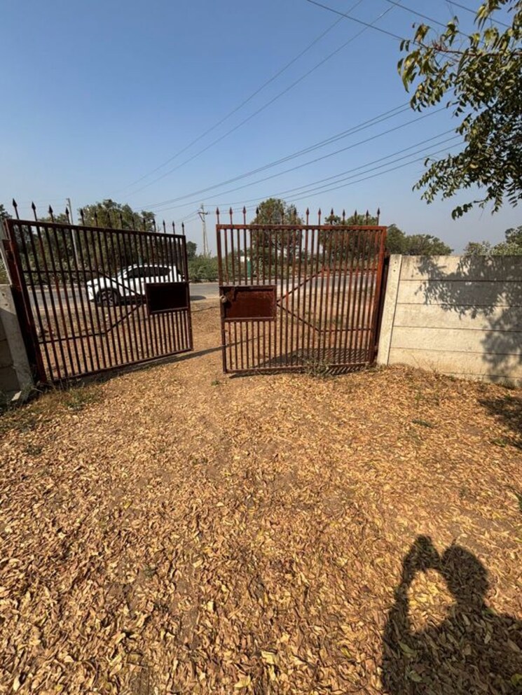 undefined, science city Commercial Land 900 Sq.Yd. In Science City Ahmedabad 9824657