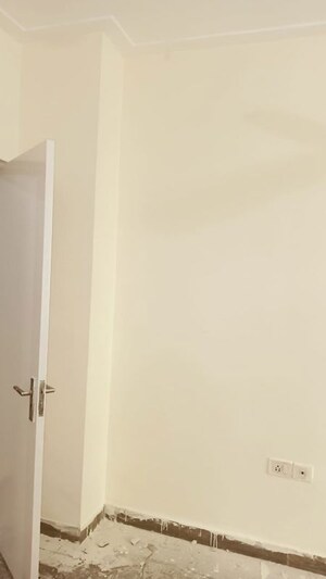 Furnished Amenities in 2.5 BHK Apartment at Gaur City 2 - 12th Avenue, Sector 16c Greater Noida – for Rent