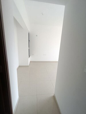 Room in 2 BHK Apartment at Kalpataru Immensa, Kolshet Road – for Sale