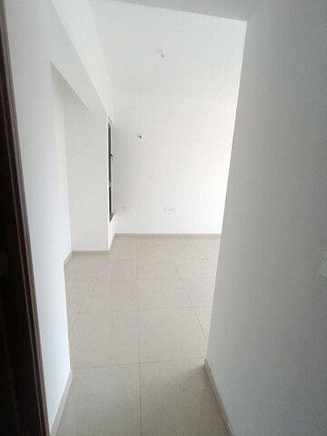 Room in 2 BHK Apartment at Kalpataru Immensa, Kolshet Road – for Sale