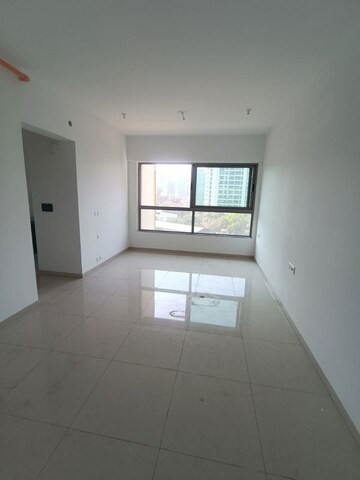 Room in 2 BHK Apartment at Kalpataru Immensa, Kolshet Road – for Sale
