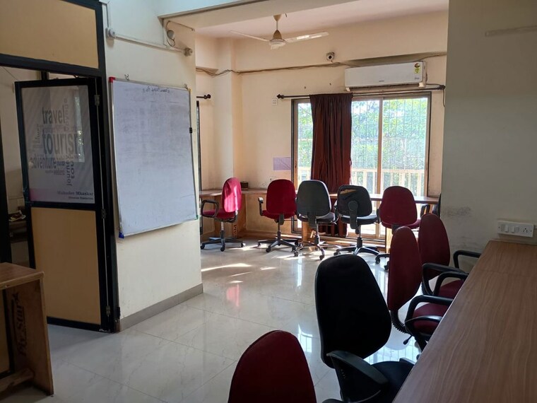 Team Area, naupada Commercial Office Space 200 Sq.Ft. In Naupada Thane 9824938