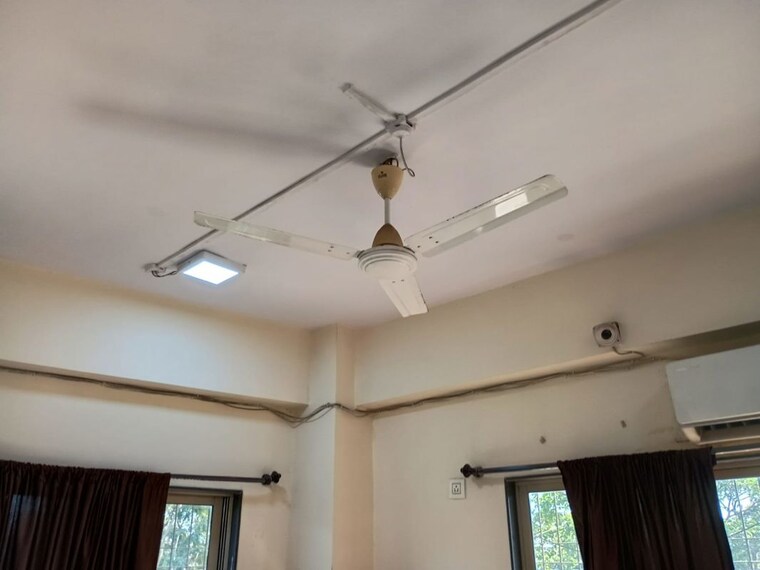 undefined, naupada Commercial Office Space 200 Sq.Ft. In Naupada Thane 9824938