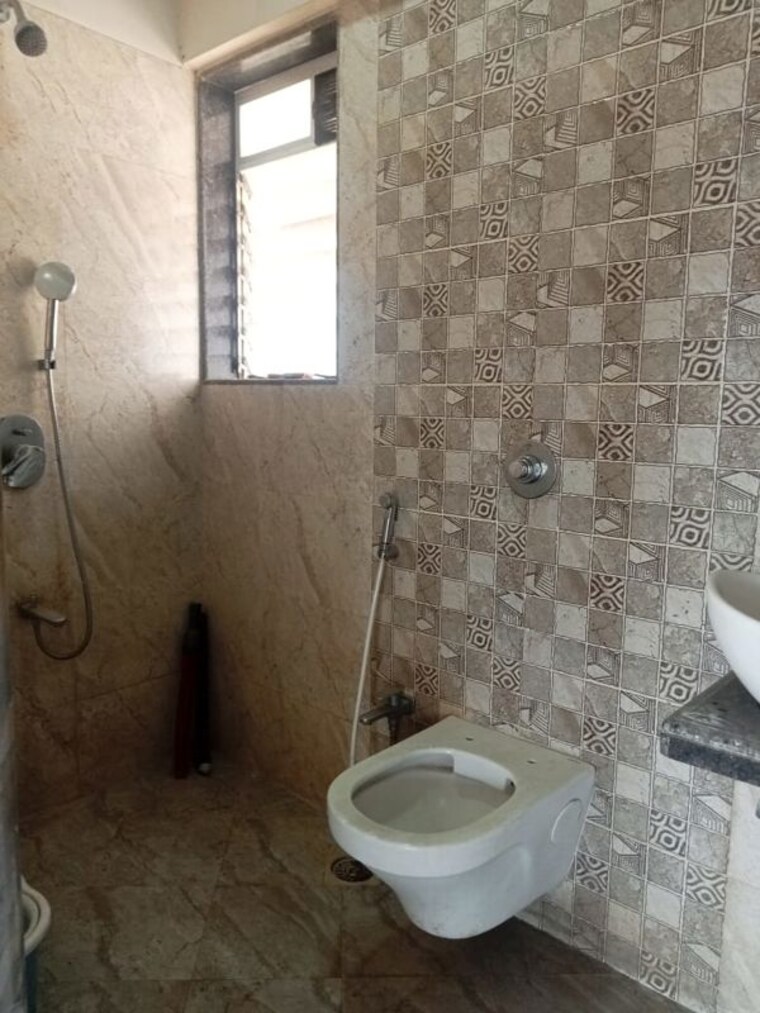 Bathroom, subhash nagar 3 Bedroom 1300 Sq.Ft. Apartment In Subhash Nagar Mumbai 9824928