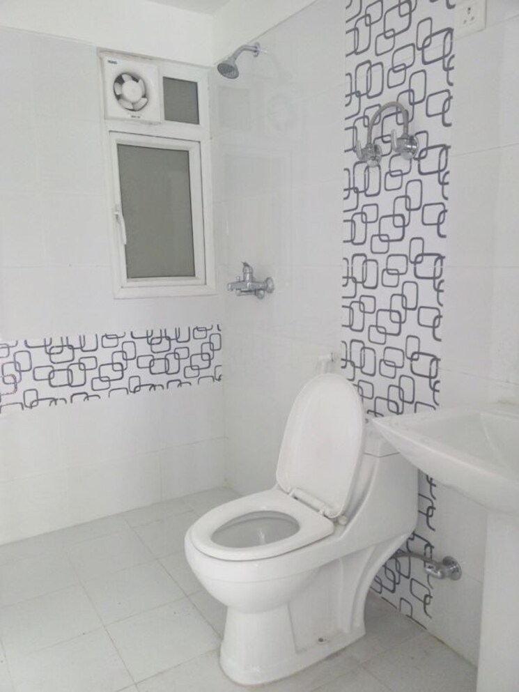 Bathroom, gulshan-vivante 2.5 Bedroom 1110 Sq.Ft. Apartment In Sector 137 Noida 9585023