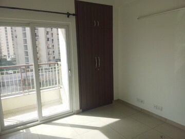 Room in 2.5 BHK Apartment at Gulshan Vivante, Sector 137 – for Sale