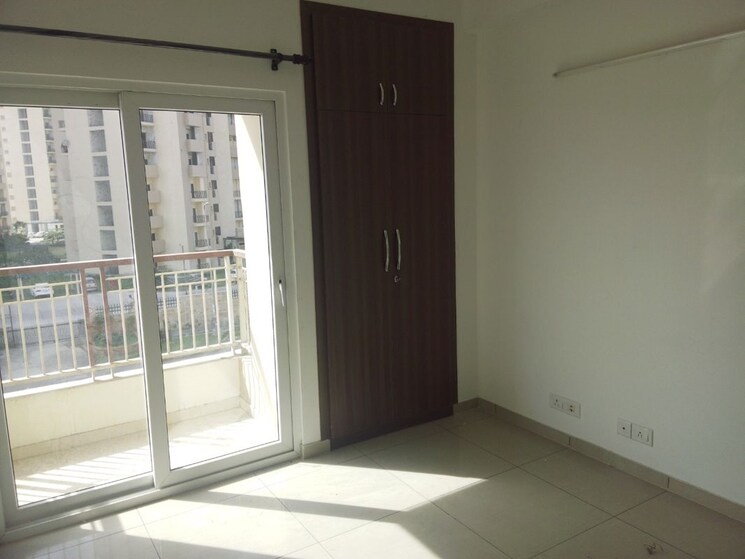 Room, gulshan-vivante 2.5 Bedroom 1110 Sq.Ft. Apartment In Sector 137 Noida 9585023