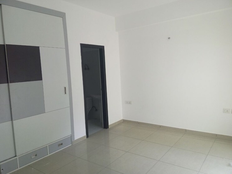 Room, gulshan-vivante 2.5 Bedroom 1110 Sq.Ft. Apartment In Sector 137 Noida 9585023