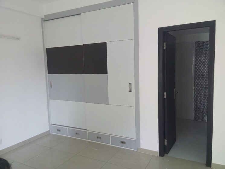 Room, gulshan-vivante 2.5 Bedroom 1110 Sq.Ft. Apartment In Sector 137 Noida 9585023