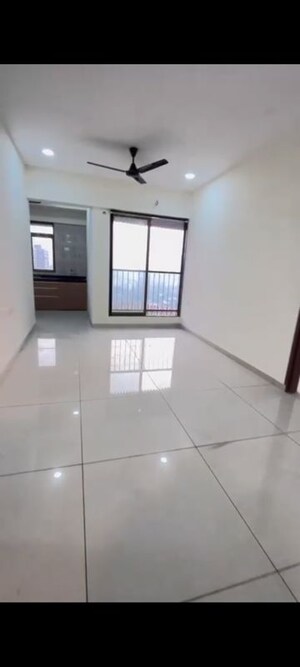 Room in 2 BHK Apartment at Chandak 34 Park Estate, Goregaon West – for Rent