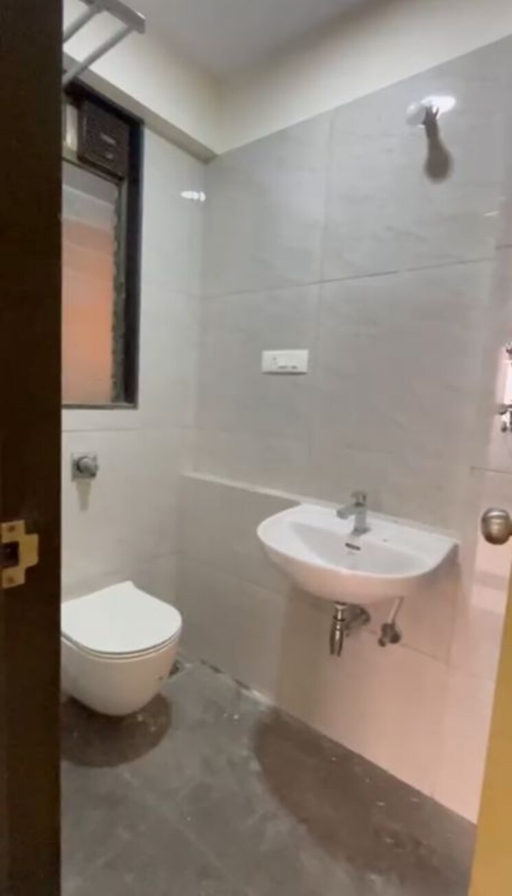 Bathroom, chandak-34-park-estate 2 Bedroom 617 Sq.Ft. Apartment In Goregaon West Mumbai 9825094