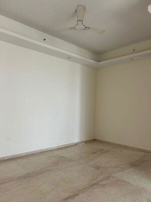 Room in 3.5 BHK Apartment at Mahagun Mezzaria, Sector 78 – for Rent