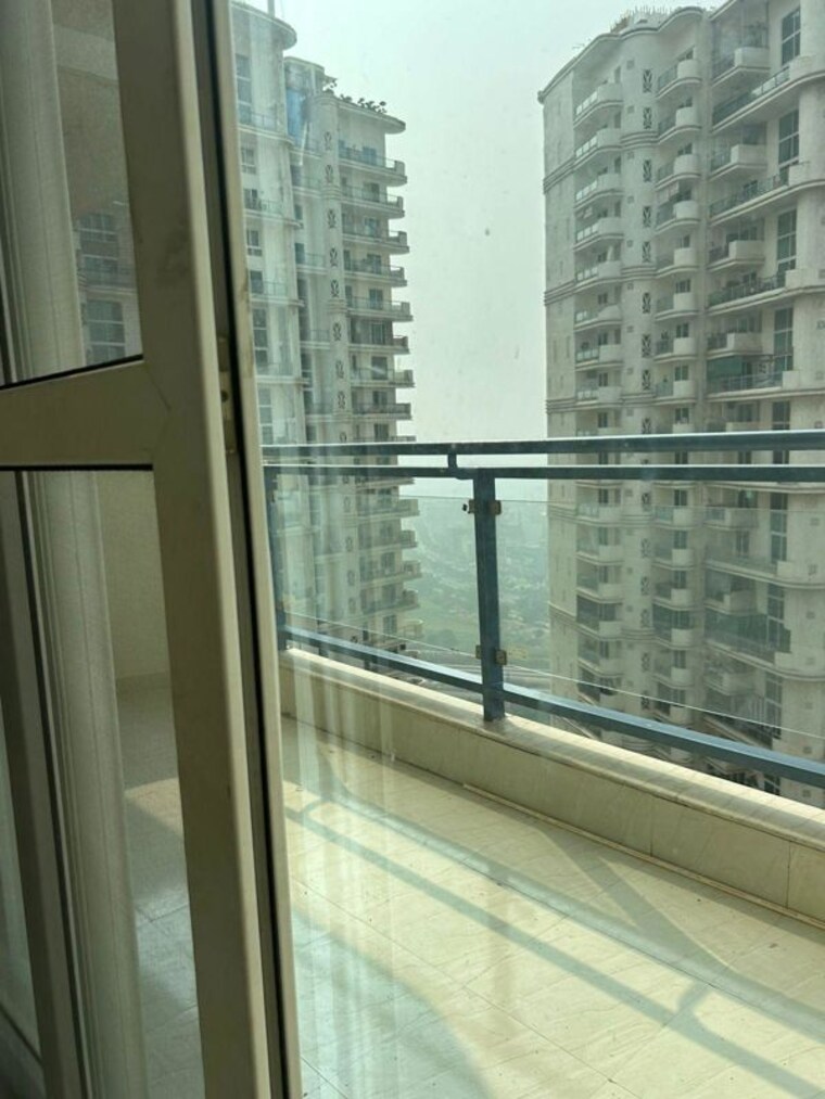 Balcony, mahagun-mezzaria 3.5 Bedroom 2500 Sq.Ft. Apartment In Sector 78 Noida 9825092