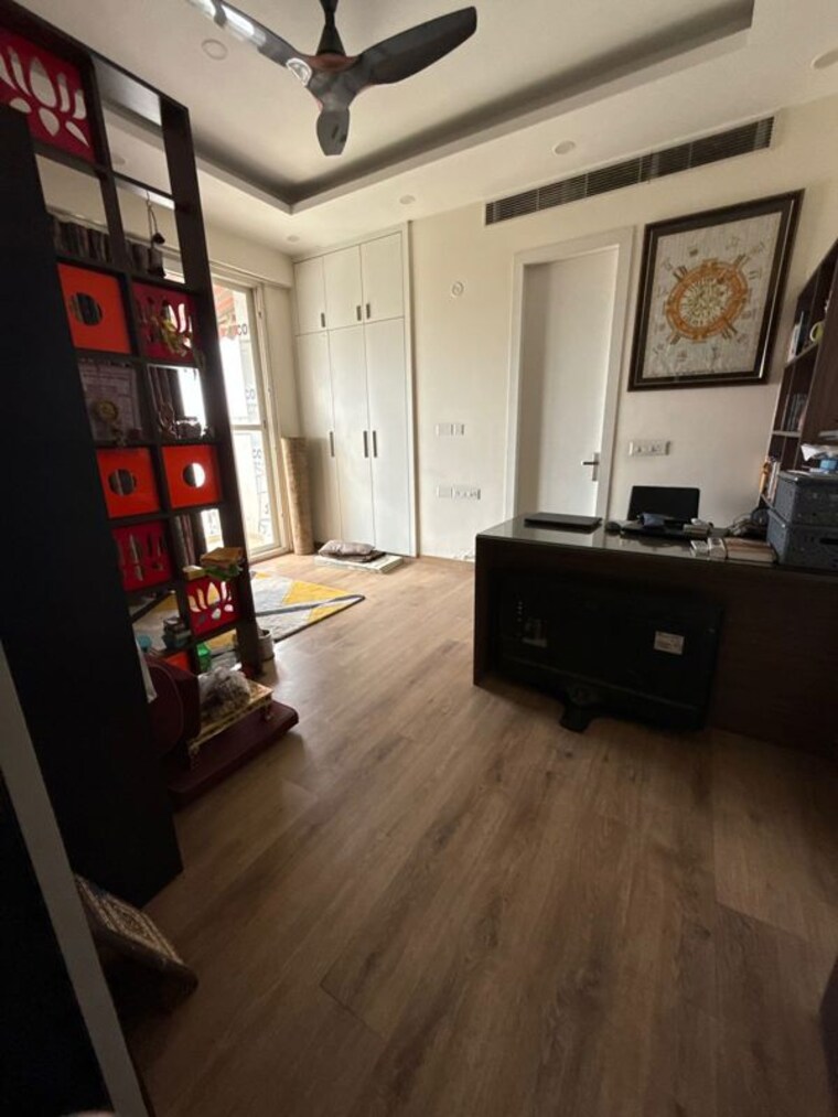  Parking, prateek-edifice 5 Bedroom 4300 Sq.Ft. Apartment In Sector 107 Noida 9825162