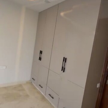 Furnished Amenities in 4 BHK Builder Floor at Rohini Sector 23 – for Sale