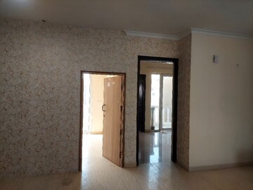 Room in 5 BHK Builder Floor at Ansal API Esencia, Sector 67 – for Rent