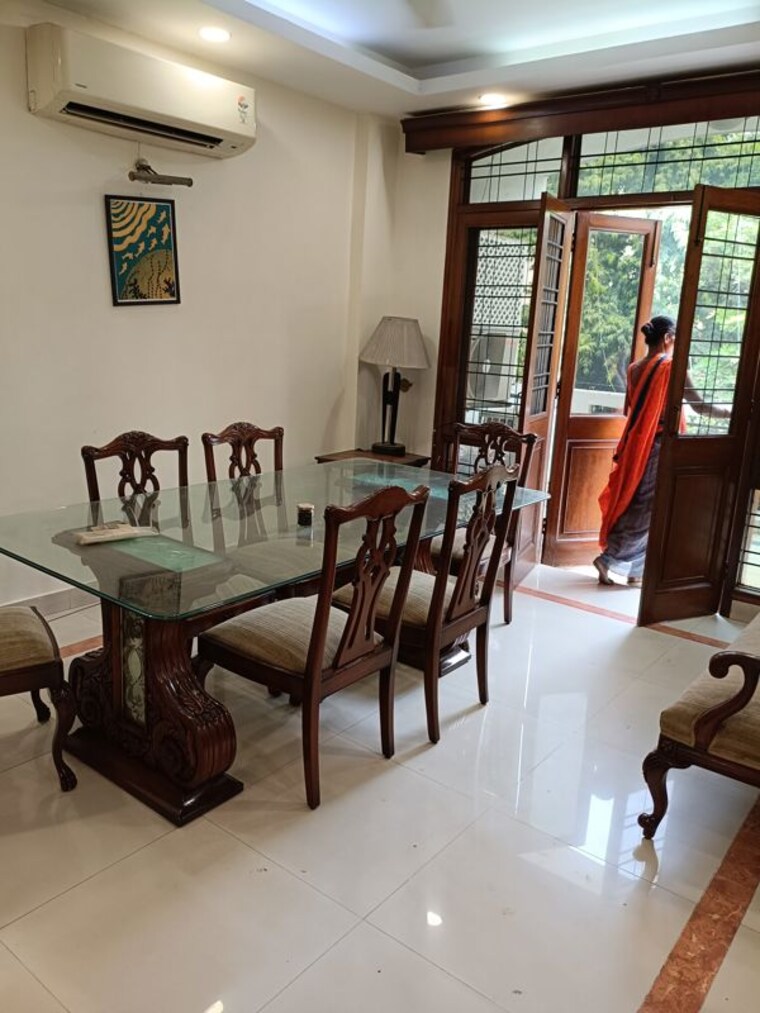 Living Room, maharani bagh 4 Bedroom 506 Sq.Yd. Independent House In Maharani Bagh Delhi 9825248