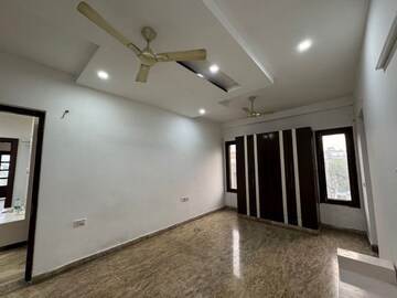 Room in 3 BHK Villa at RWA Apartments Sector 52, Sector 52 – for Rent