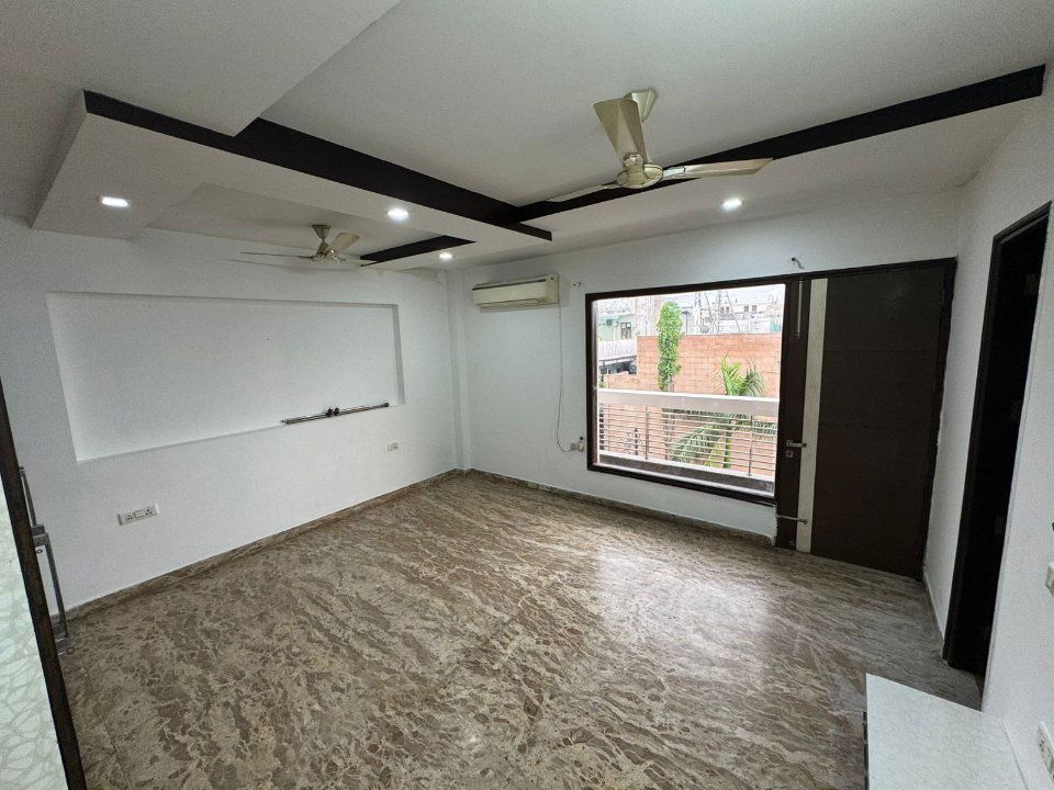 3 BHK + Extra Room Villa For Rent in RWA Apartments Sector 52