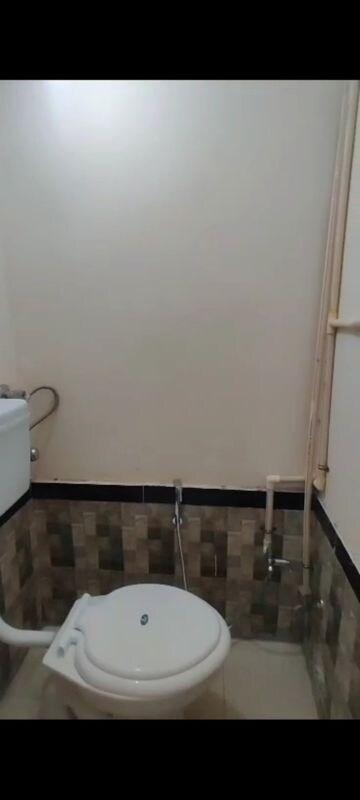 Furnished Amenities in 1 BHK Apartment at Shree Gajanan Niwas, Lower Parel – for Rent